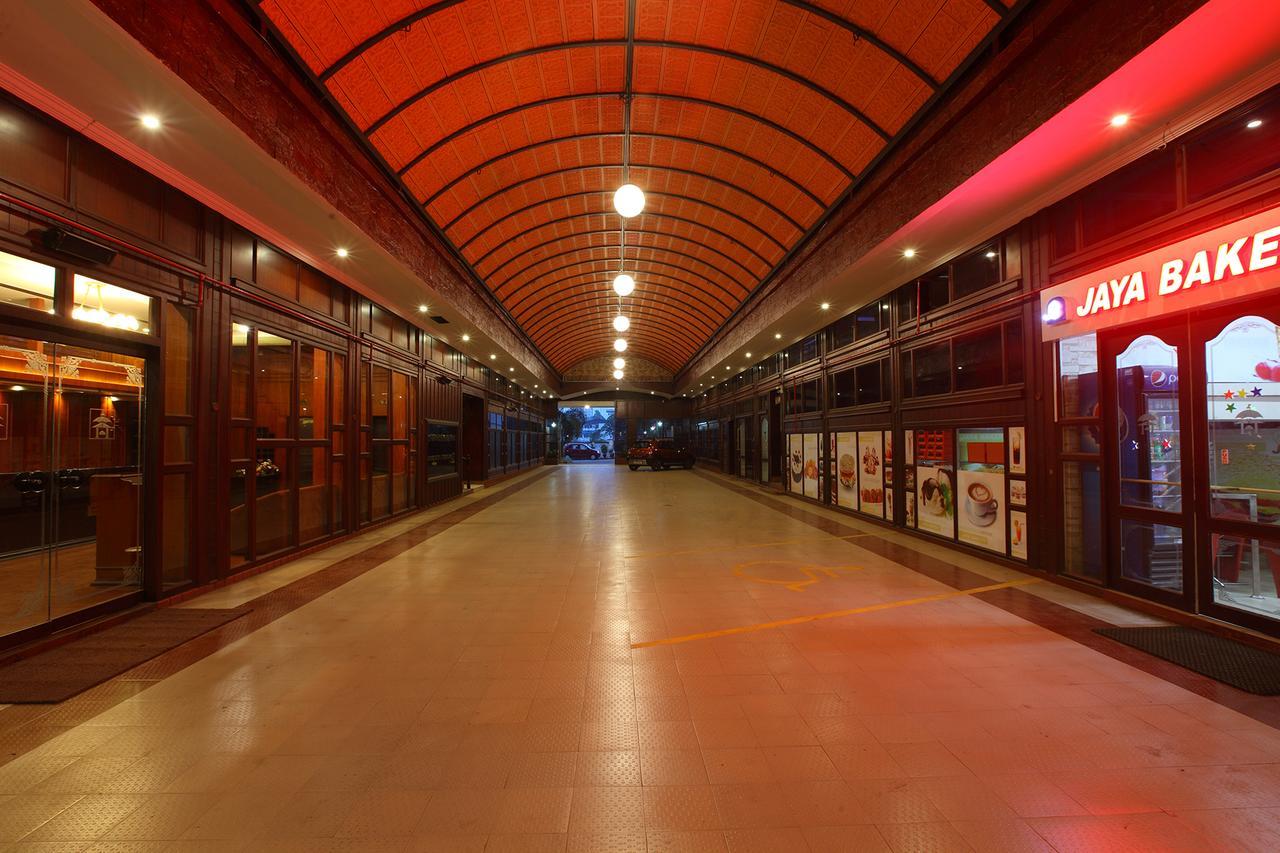 特里彻楼酒店 Thrissur 外观 照片