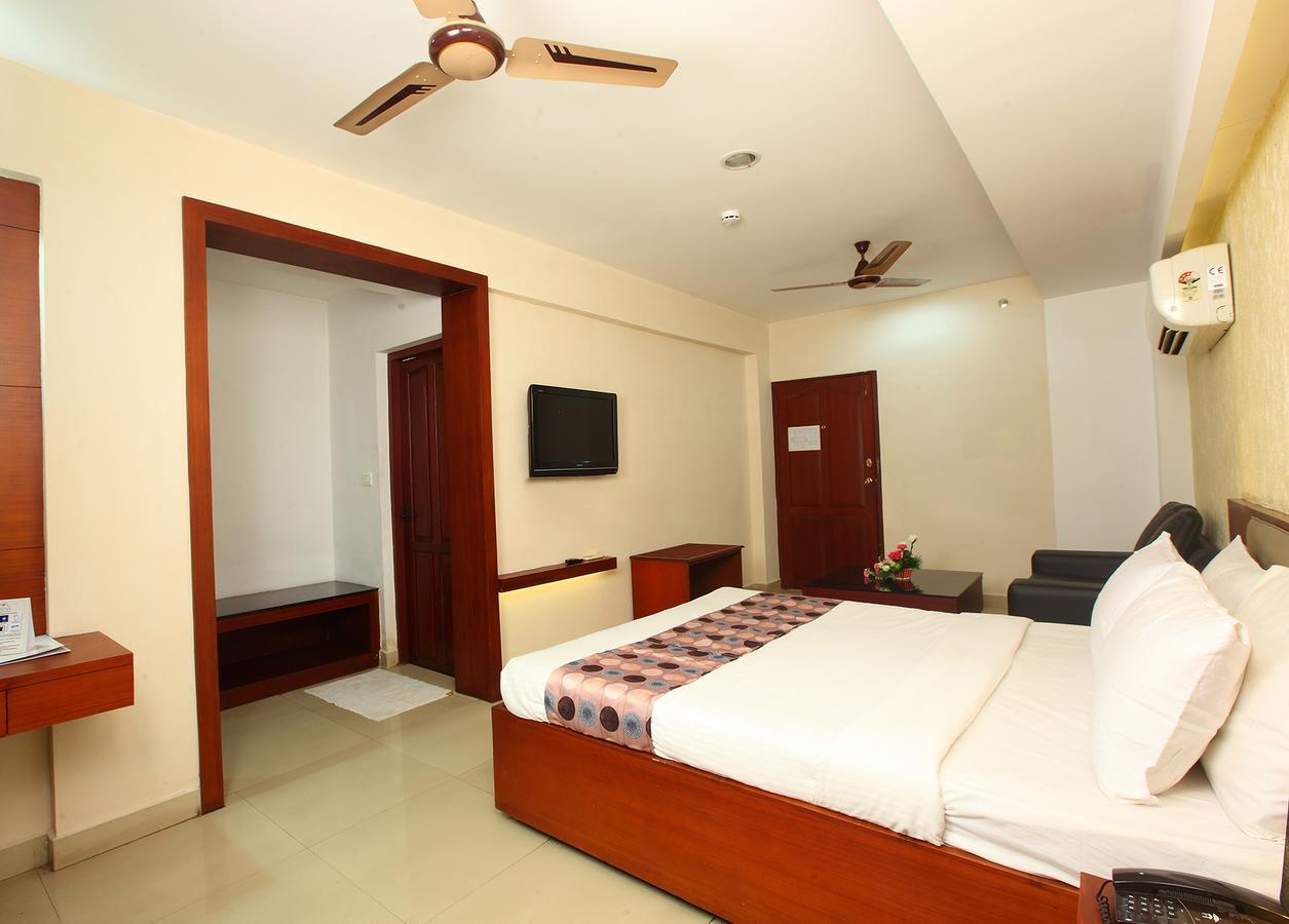 特里彻楼酒店 Thrissur 外观 照片
