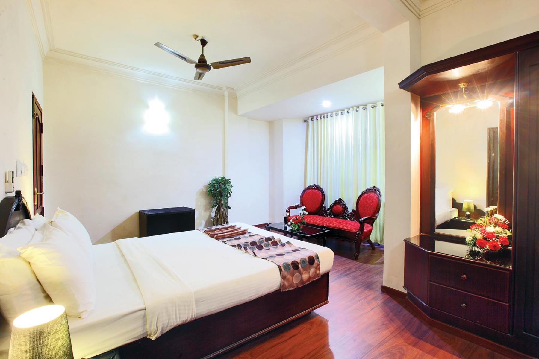 特里彻楼酒店 Thrissur 外观 照片