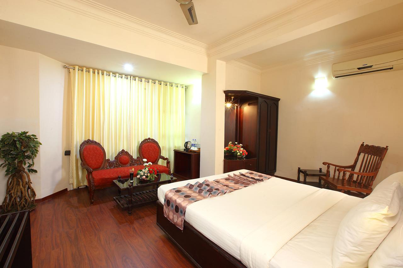 特里彻楼酒店 Thrissur 外观 照片
