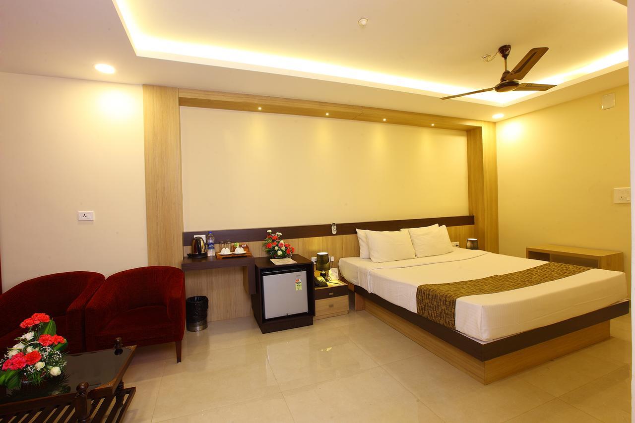 特里彻楼酒店 Thrissur 外观 照片