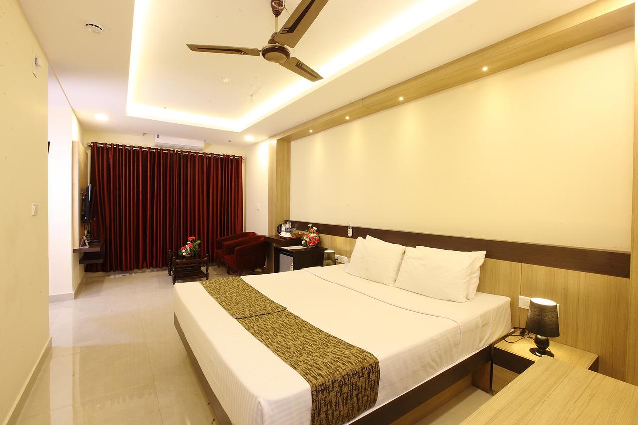 特里彻楼酒店 Thrissur 外观 照片