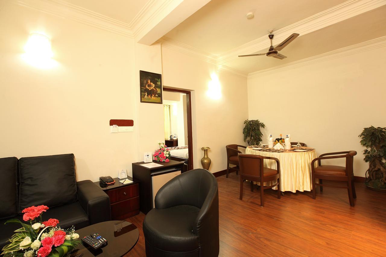 特里彻楼酒店 Thrissur 外观 照片
