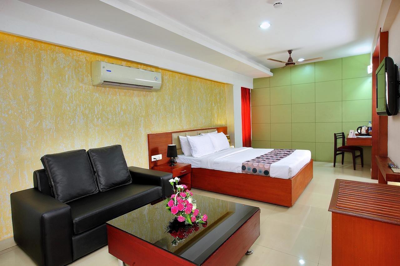 特里彻楼酒店 Thrissur 外观 照片
