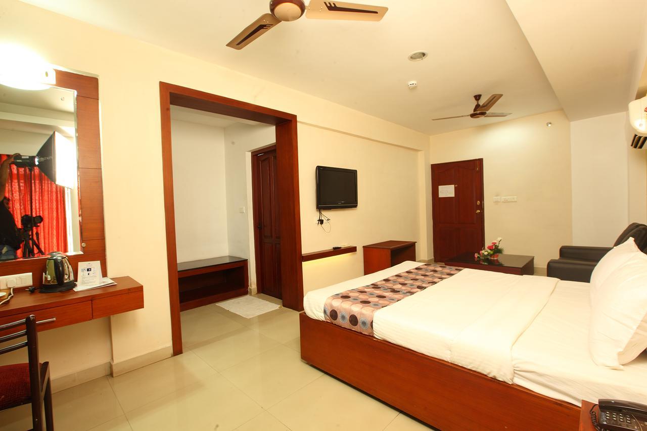 特里彻楼酒店 Thrissur 外观 照片