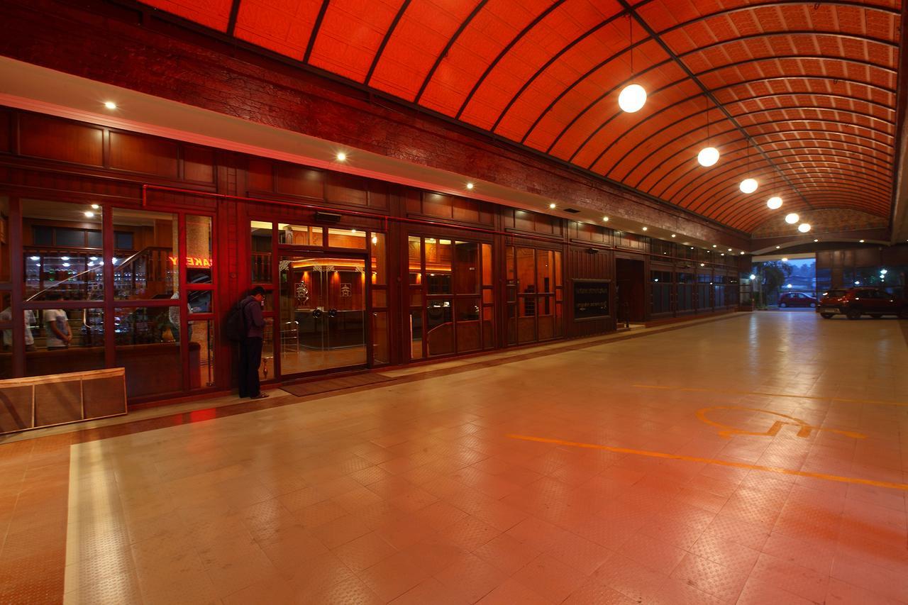 特里彻楼酒店 Thrissur 外观 照片