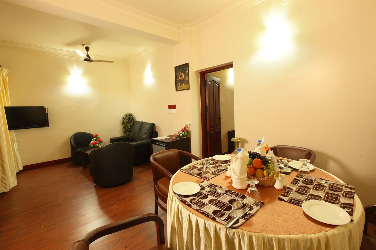 特里彻楼酒店 Thrissur 外观 照片